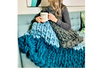 Innovation Lab: Mixed Colour Chunky Blanket (Ages 13+)